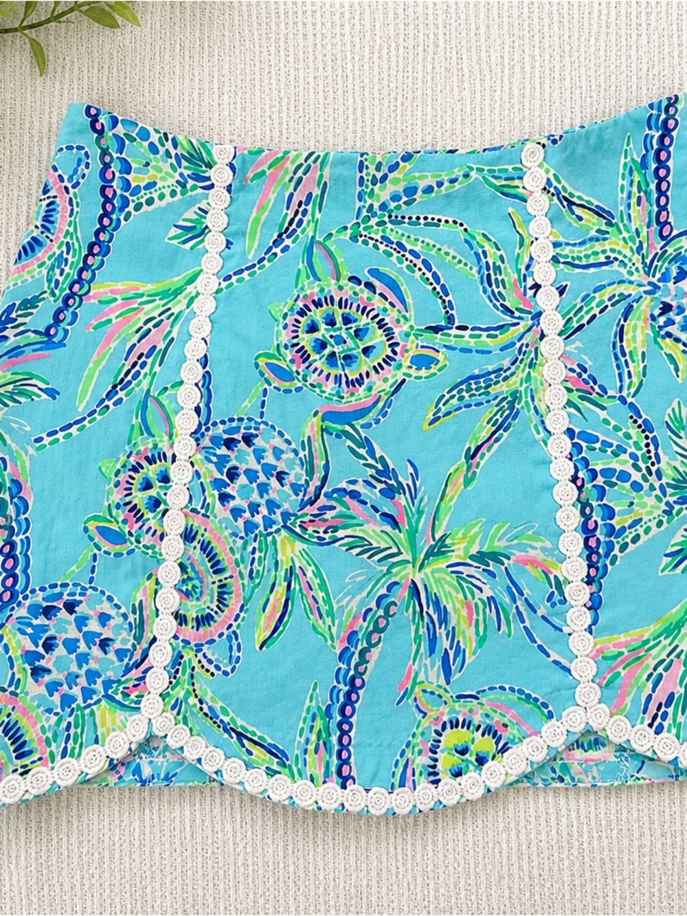 Lilly Pulitzer Turquoise Tropical Print Mini Skort w/ White Lace Trim (size 2)